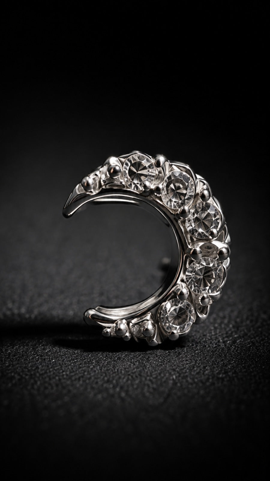 Moonlit Earpin (Man)