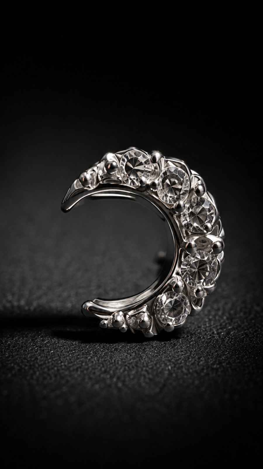 Moonlit Earpin (Man)