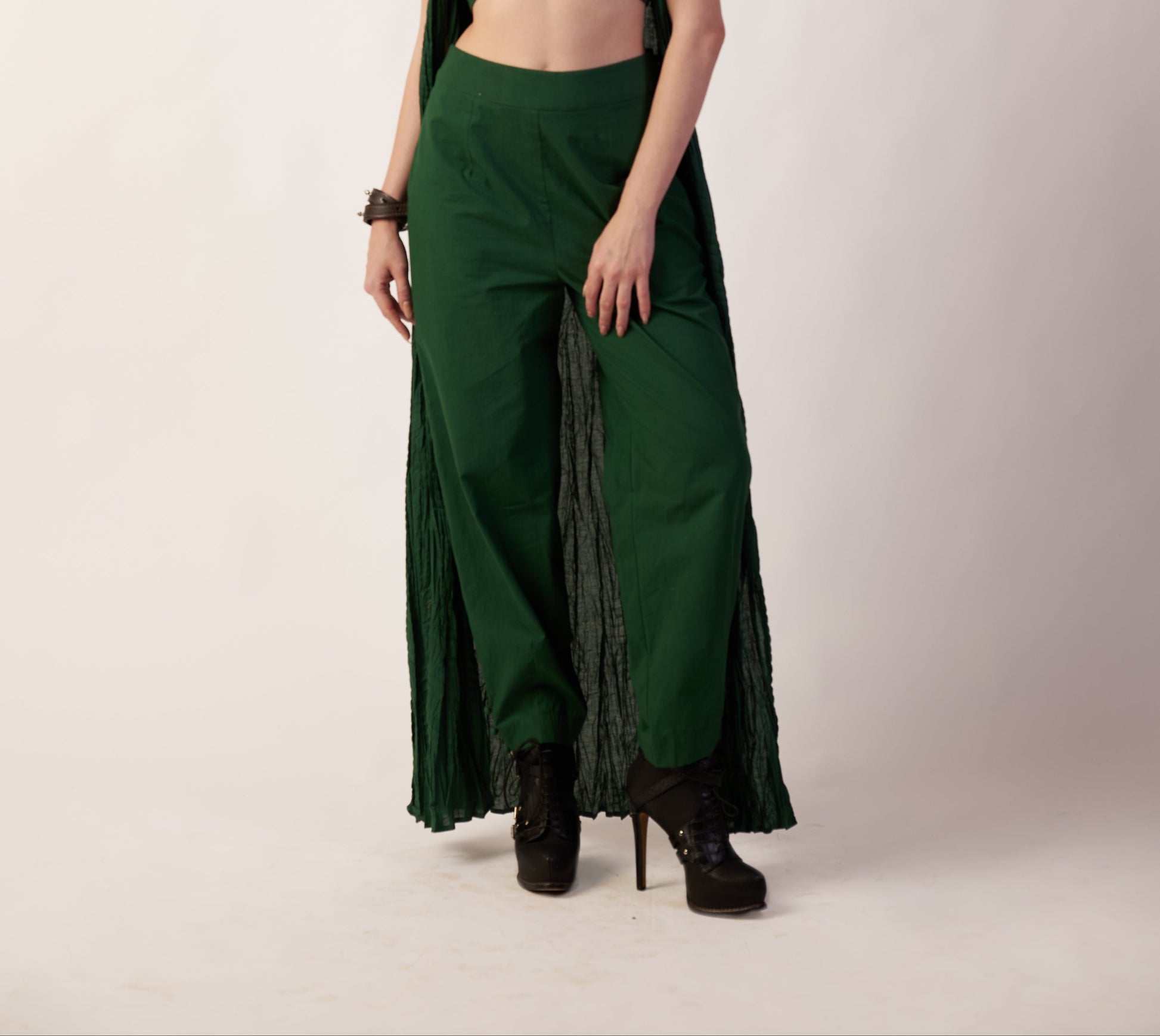 Aurora Pant Woman wearing a dark green outfit with a crop top and long pants - near Earth object | Women's Pants | Bottoms | Pret Clothes | nEo Clothes.