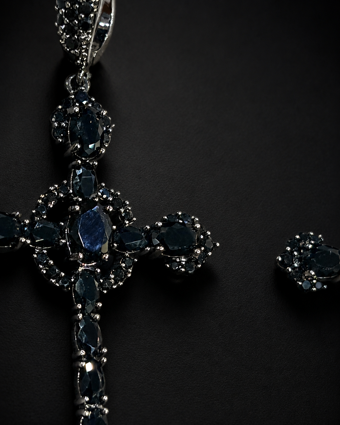 Black Onyx Cross Drops (Man)