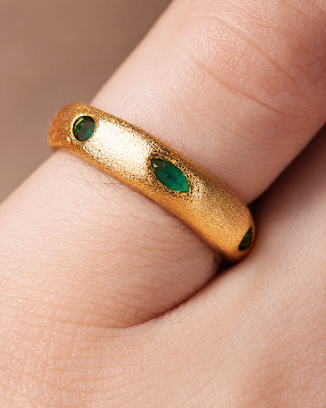 Emerald Ember Ring (Man)