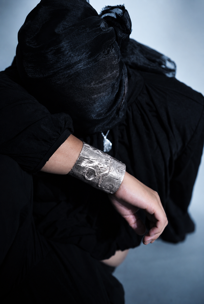 Auric Crome Crater Handcuff (Man)