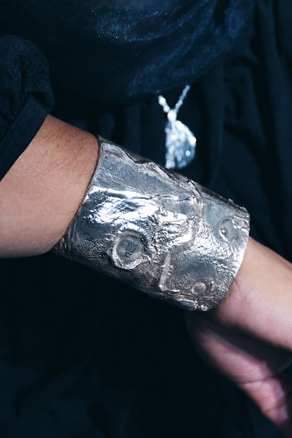 Auric Crome Crater Handcuff (Man)