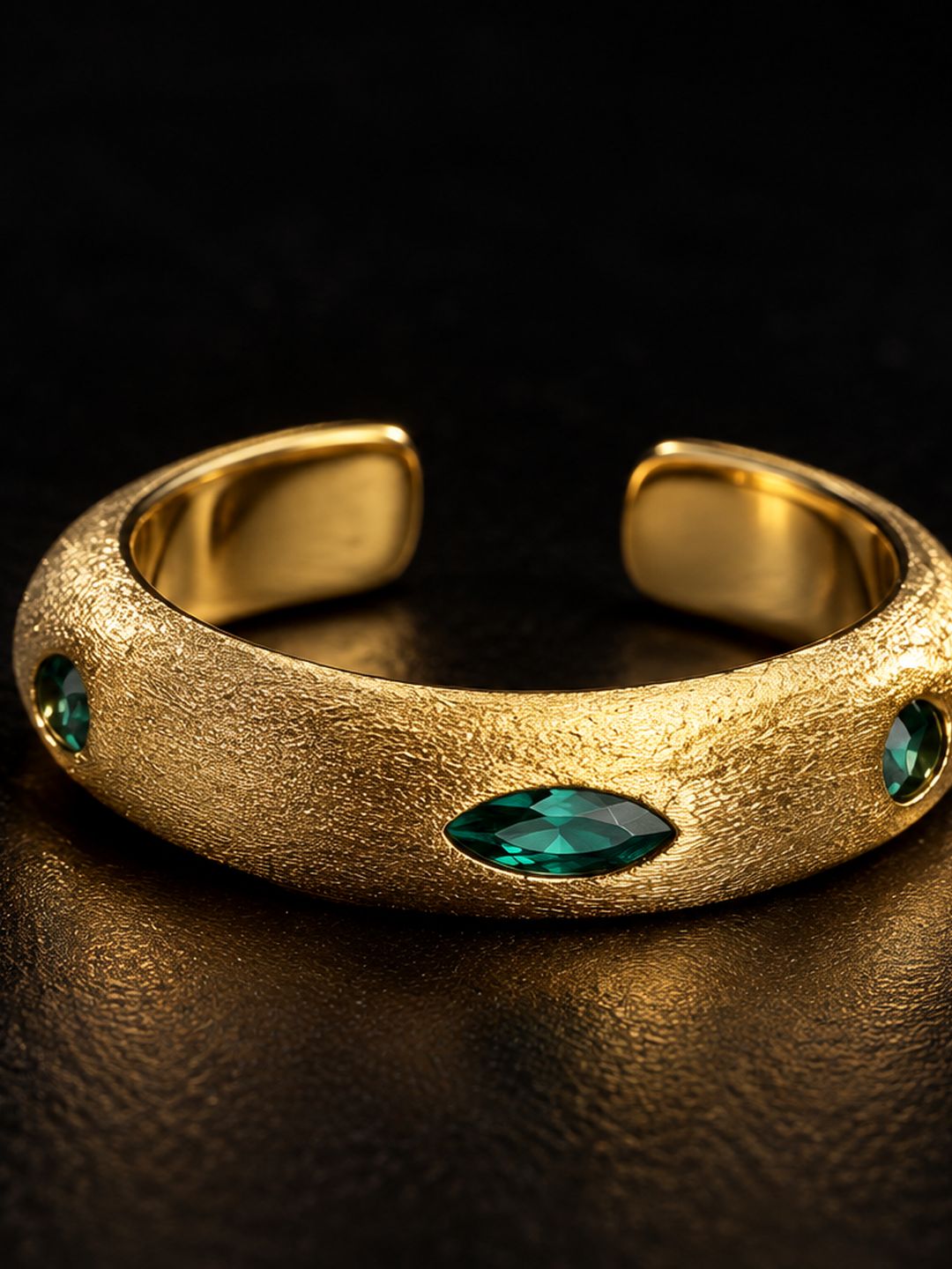 Emerald Ember Ring (Man)
