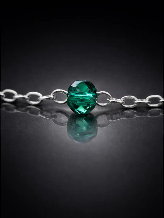 Close-Up of Silver Emerald Drift Necklace with Green Gemstone crafted in 925 silver