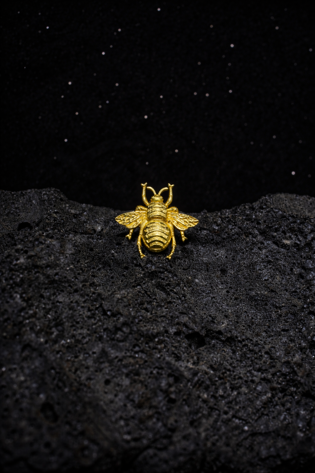 Hivora Brooch