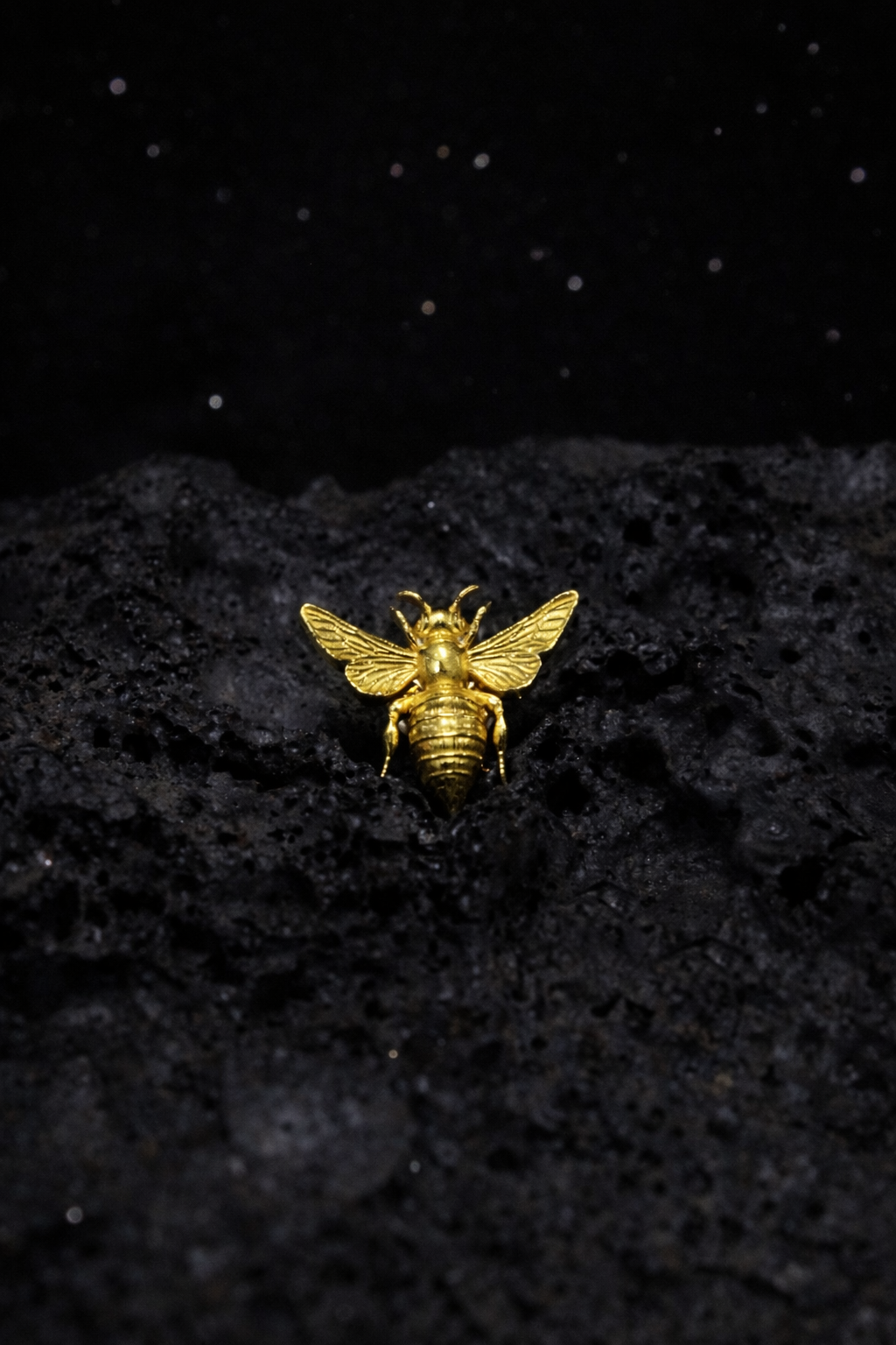 Aurelia Hive Brooch