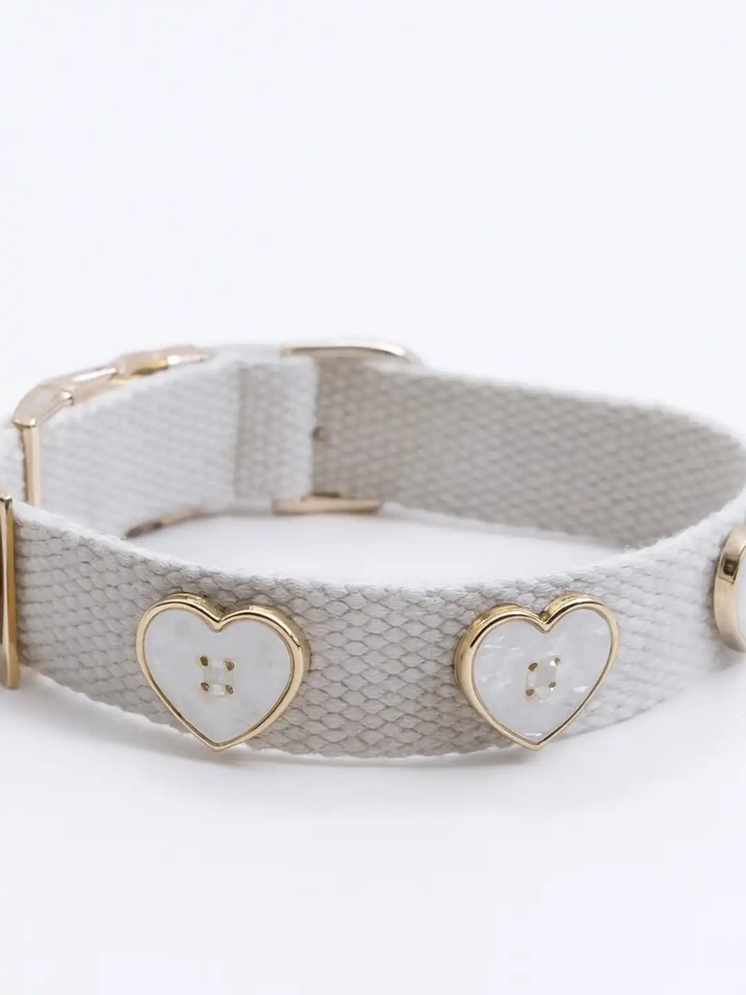 White dog collar with gold heart-shaped tags rosegold collar