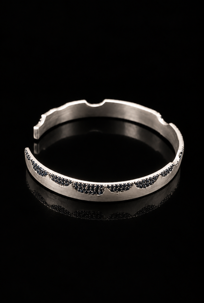Sapphire Wave Cuff (Man)
