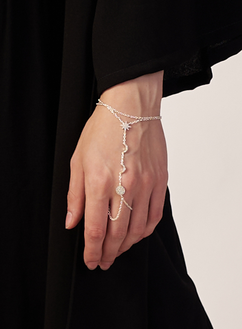 Silver bracelet and ring on a person's hand | Statement Necklace & Chokers  | neo jewelry 
