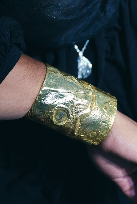 Auric crater handcuff (Man)