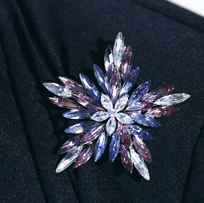 Frost Spire Brooch (Man)