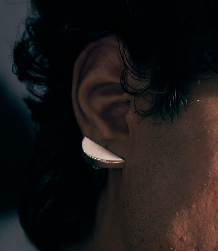 Zero Gravity Ear Cuff (Man)