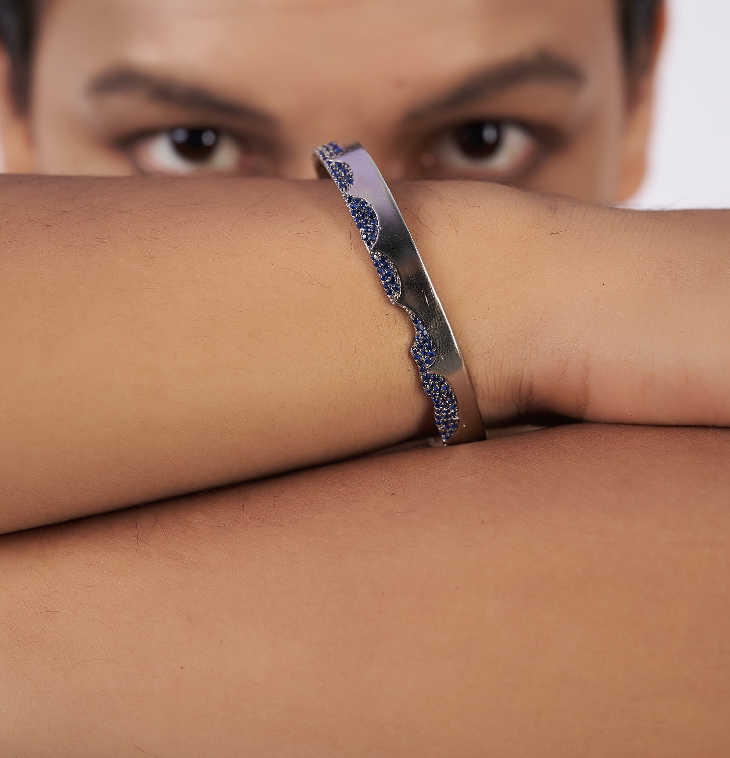 Sapphire Wave Cuff (Man)
