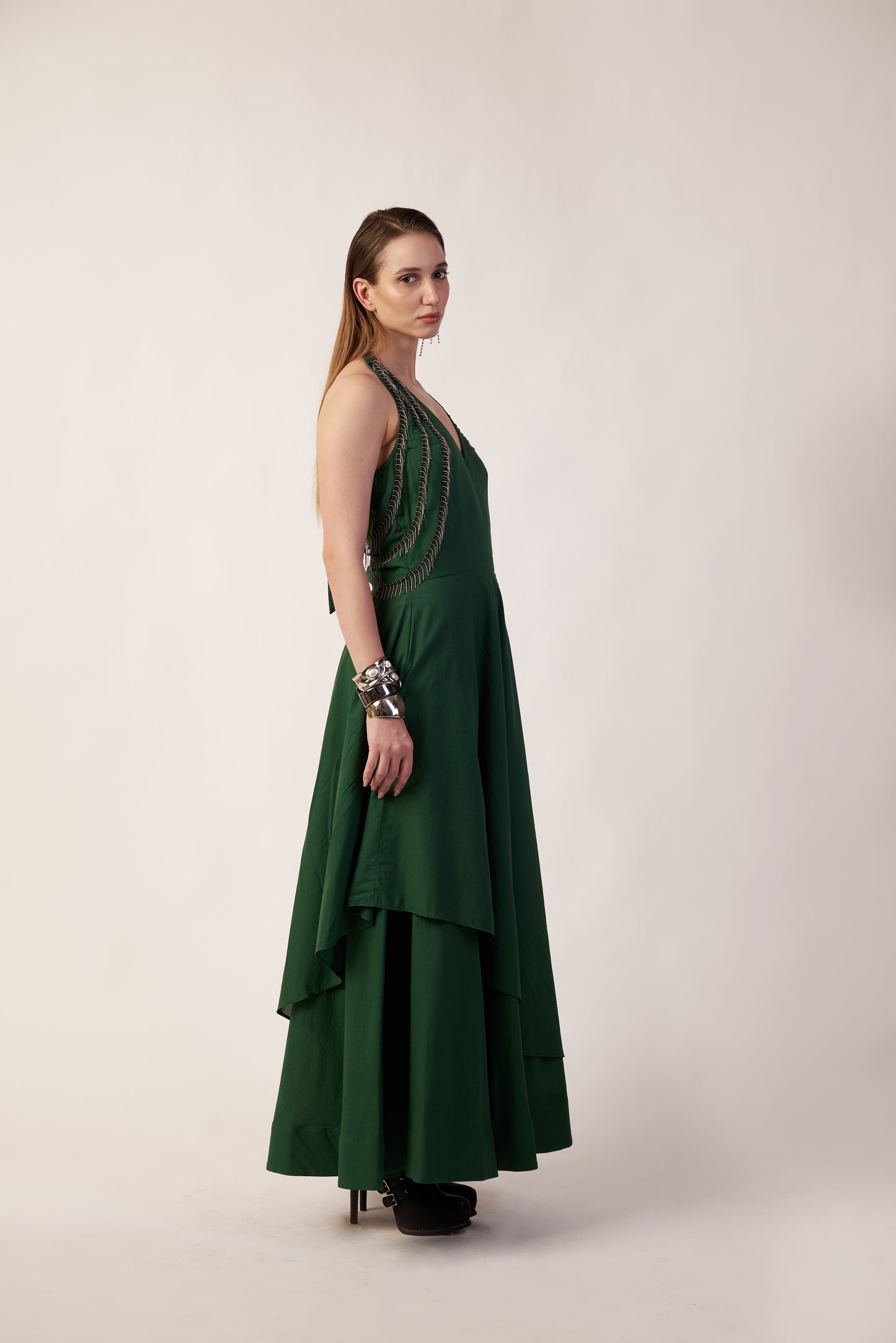 Woman wearing a dark green dress  | Women Dresses | Pret Clothes | nEo Clothes.