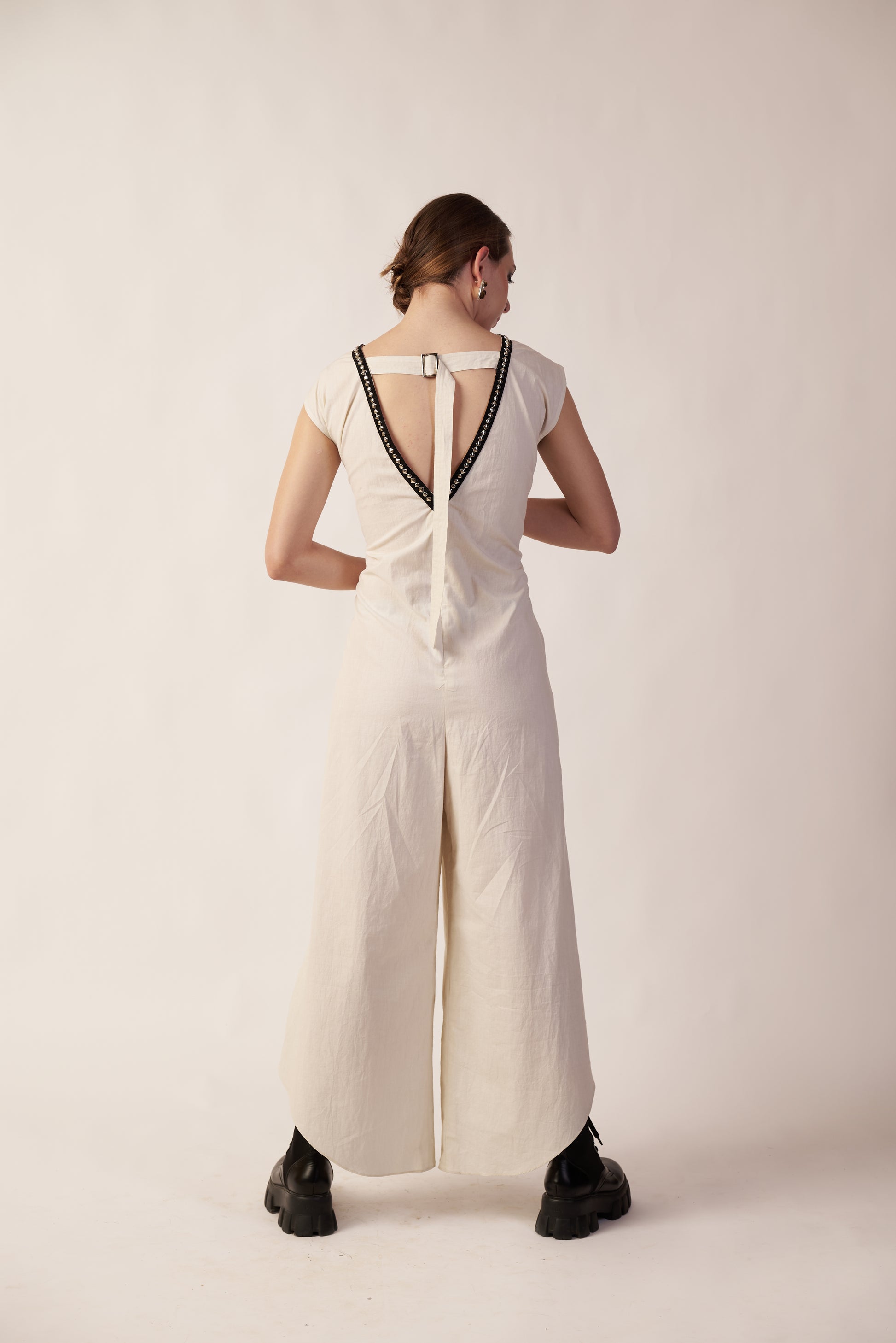 Woman wearing a white dress with a back cutout design | Women Jumpsuit | Pret Clothes | nEo Clothes.