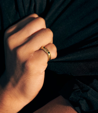 Emerald Ember Ring (Man)