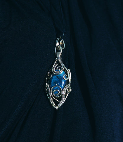 Evelisse Necklace (Man)
