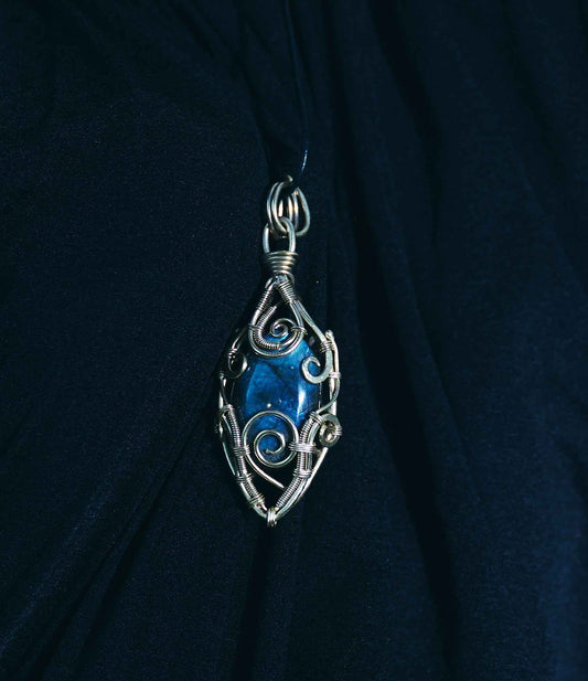 Evelisse Necklace (Man)
