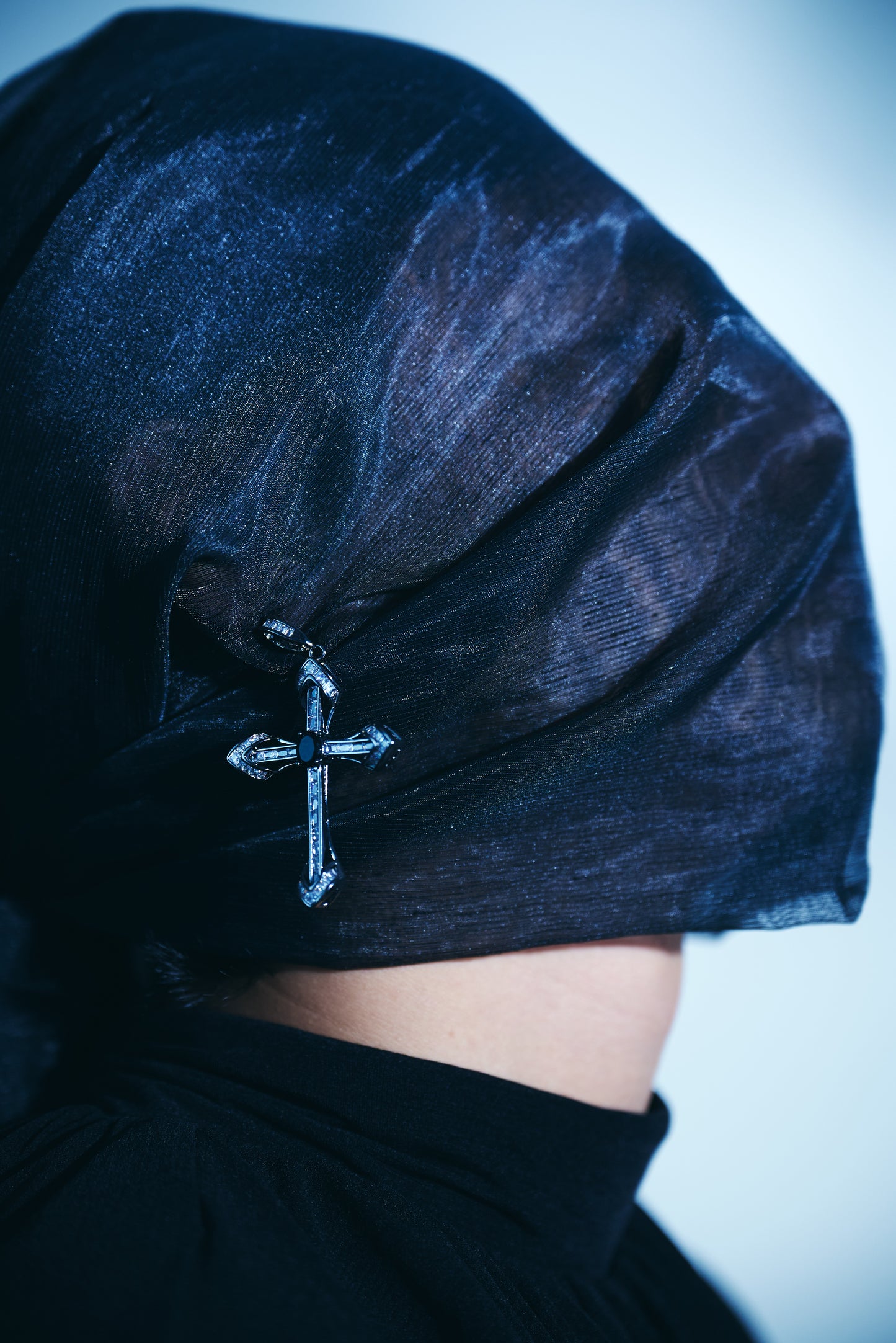 Obsidian Cross Drops (Man)