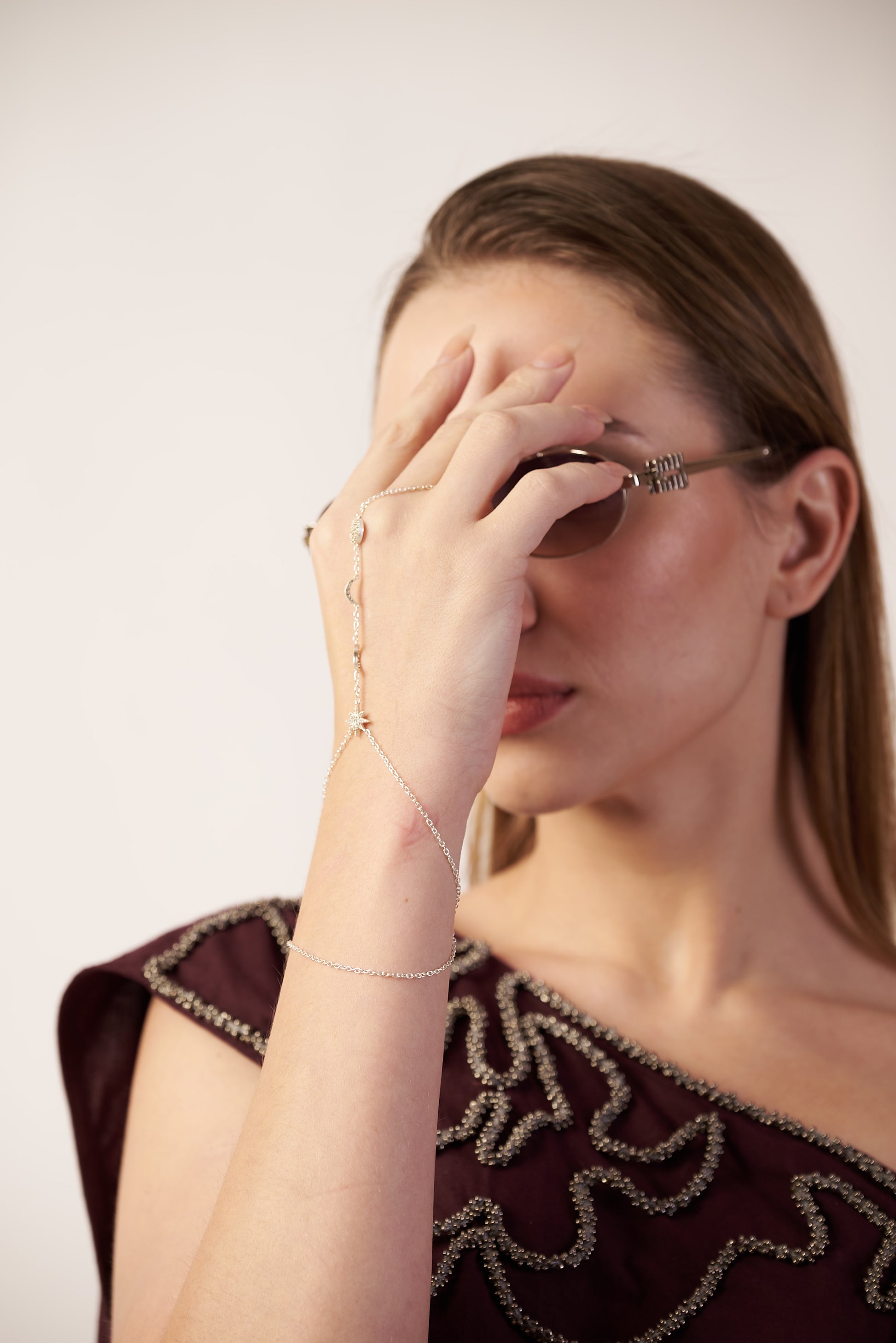 Woman wearing Silver Bracelet | Statement Necklace & Chokers  | neo jewelry 