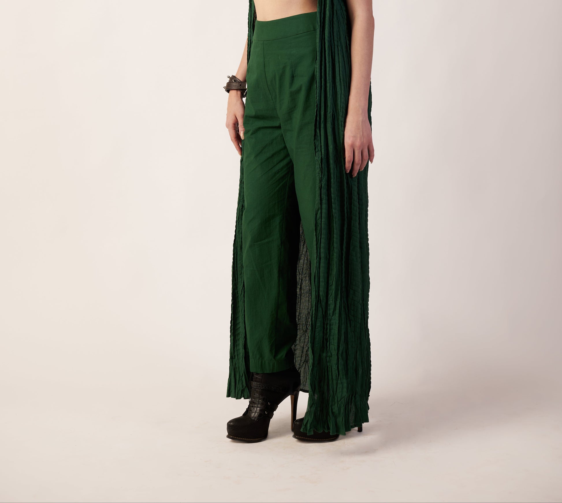 Woman wearing a dark green pant with a draped design | Women's Pants | Bottoms & camisole | Pret Clothes | nEo Clothes.