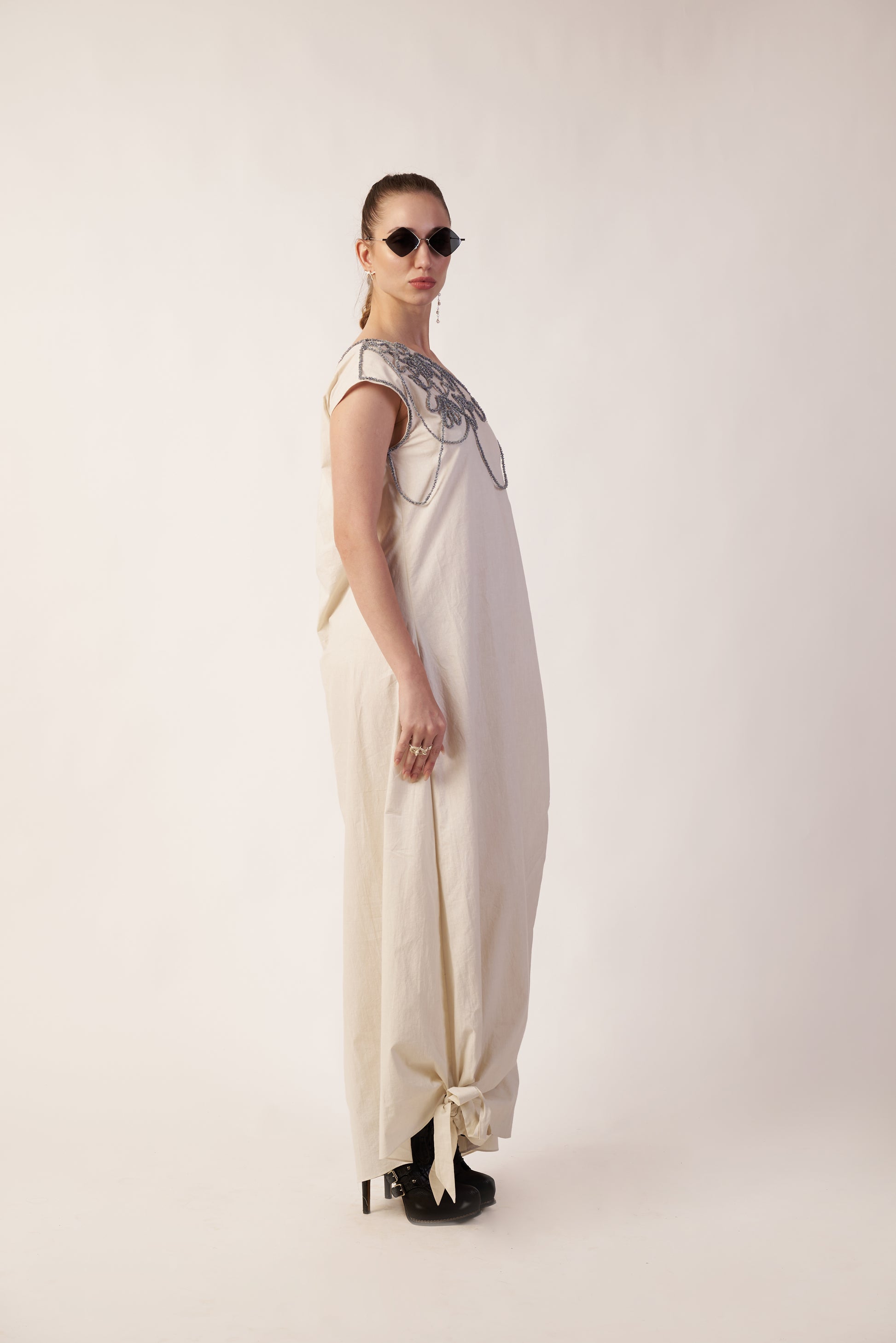 Woman wearing a white outfit with embroidered details  | Women Dresses | Pret Clothes | nEo Clothes.