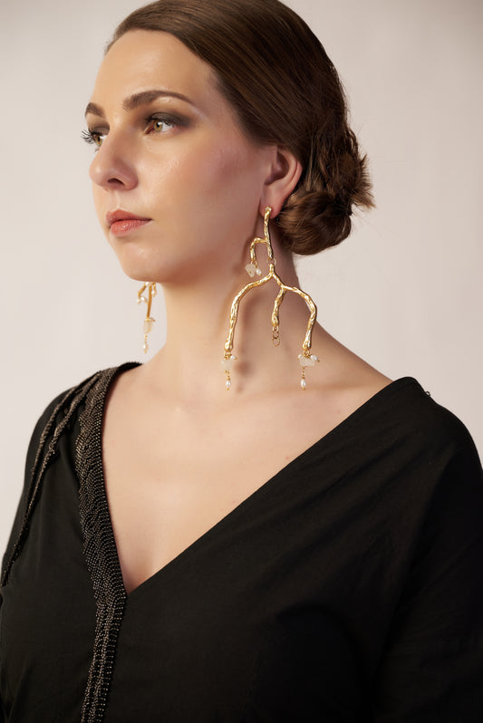 Woman wearing gold earrings | Statement Earring | neo jewelry