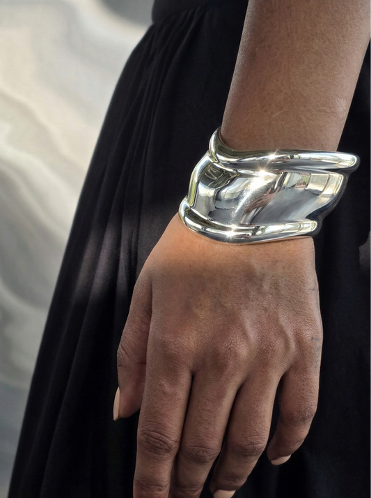 Lunar Curve Hand Cuff