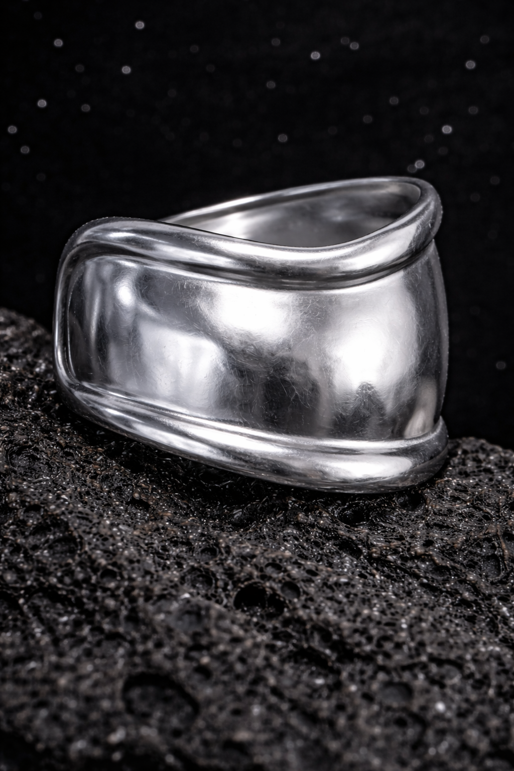 Lunar Curve Hand Cuff