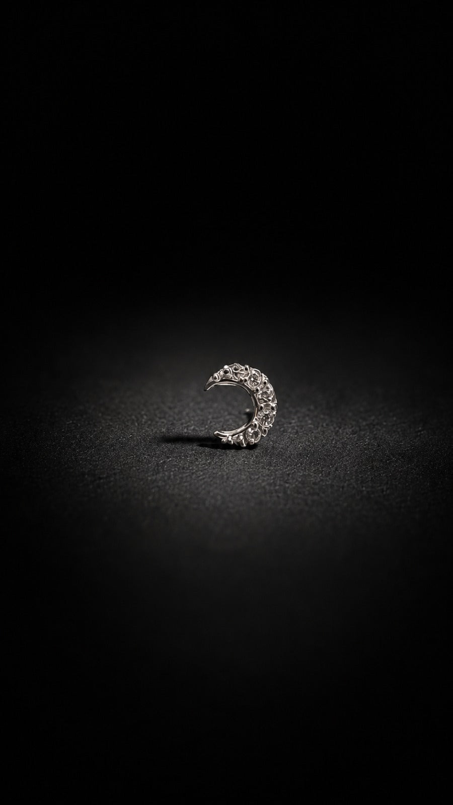 Moonlit Earpin (Man)